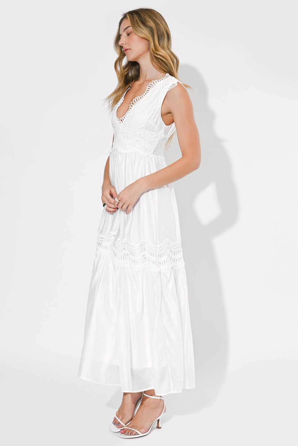 F264D7124_WHITE