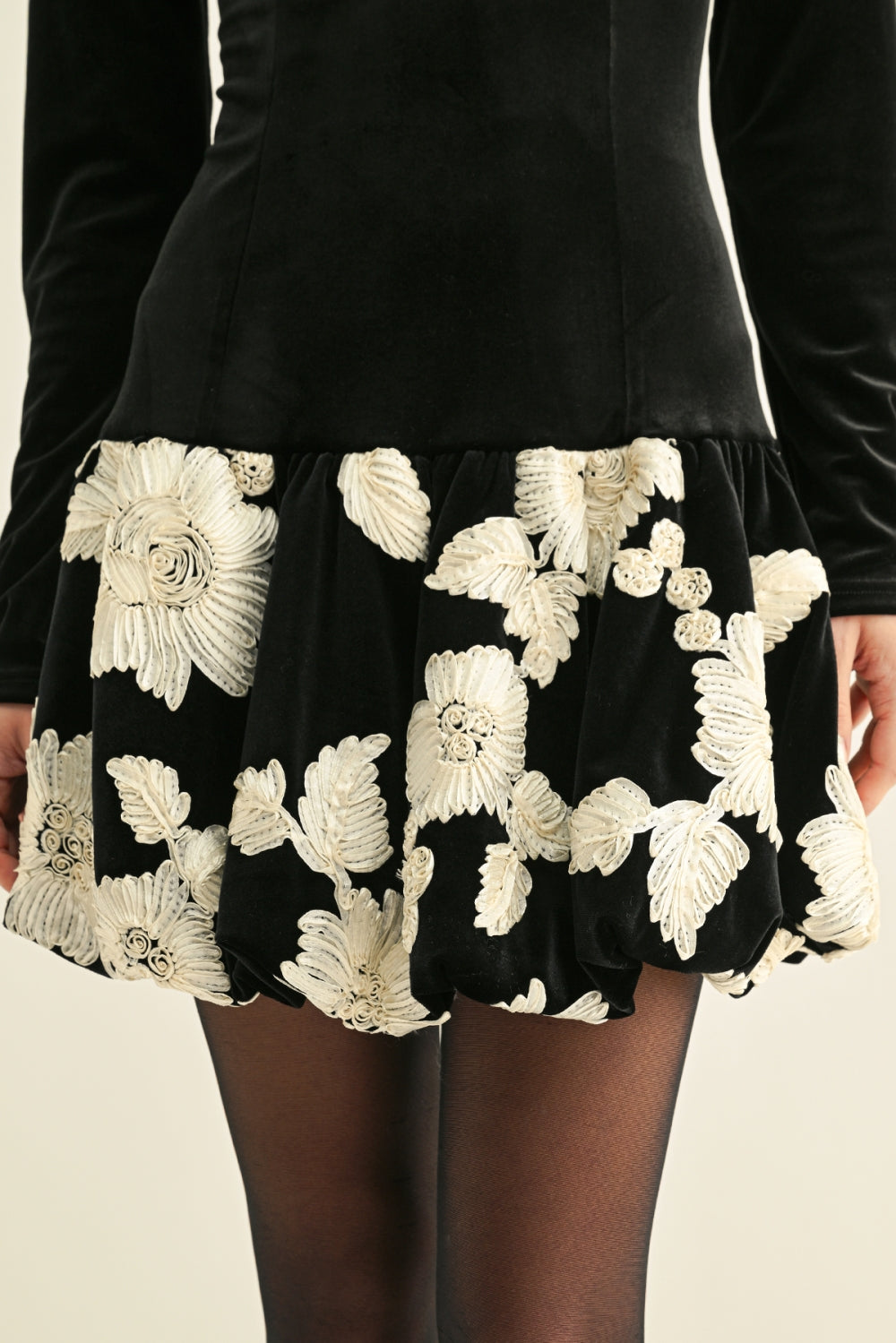 Saige Flower Embellished Bubble Hem Long Sleeves Mini Dress F269D7319_BLACK/CREAM