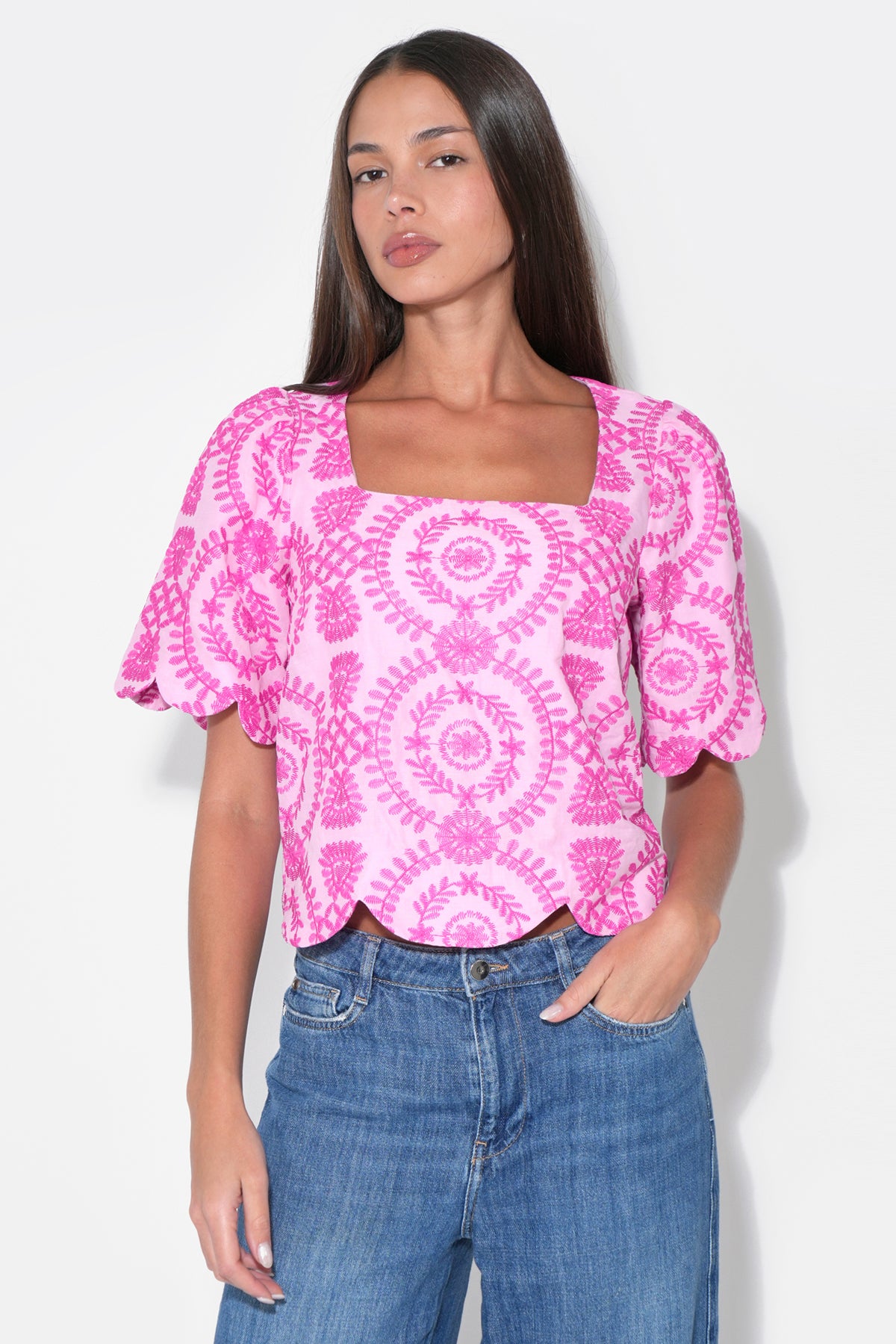 Hadley Square Neck Embroidery Scallop Top F262T7498