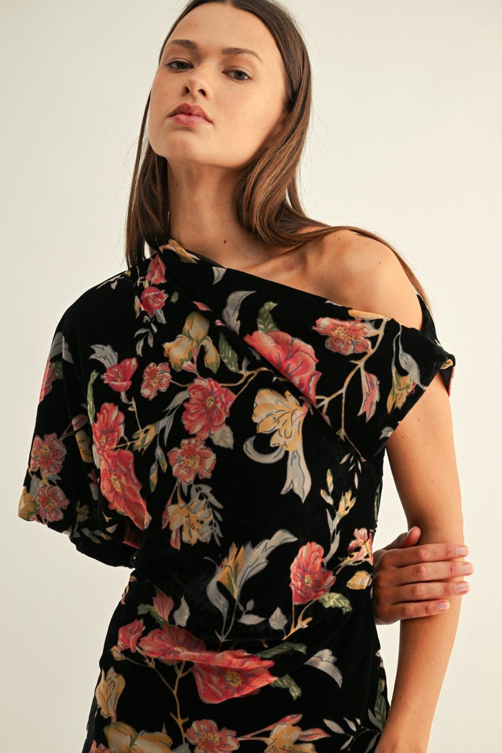 Manon Burnout Velvet Asymmetric Sleeves Midi Dress F2610D7357_BLACK MULTI