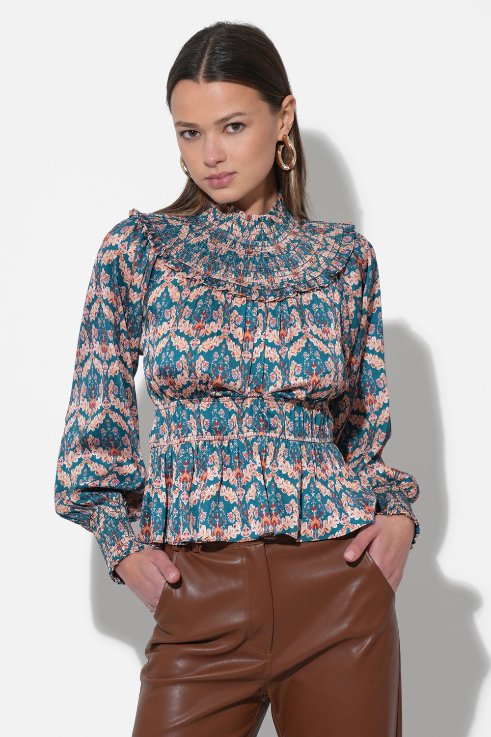 Melodie Smocked Waist Mock Neck
Blouse F257T7279
